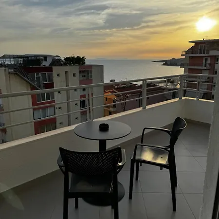 Ideal Apartment *